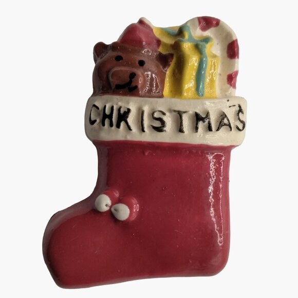 Christmas Stocking Brooch Bear Gifts Holiday Pin Vintage Ceramic - Picture 1 of 5